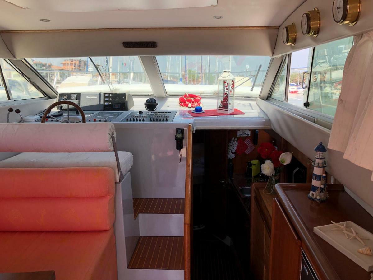 Yacht Suite マリーナ・ディ・グロッセート エクステリア 写真